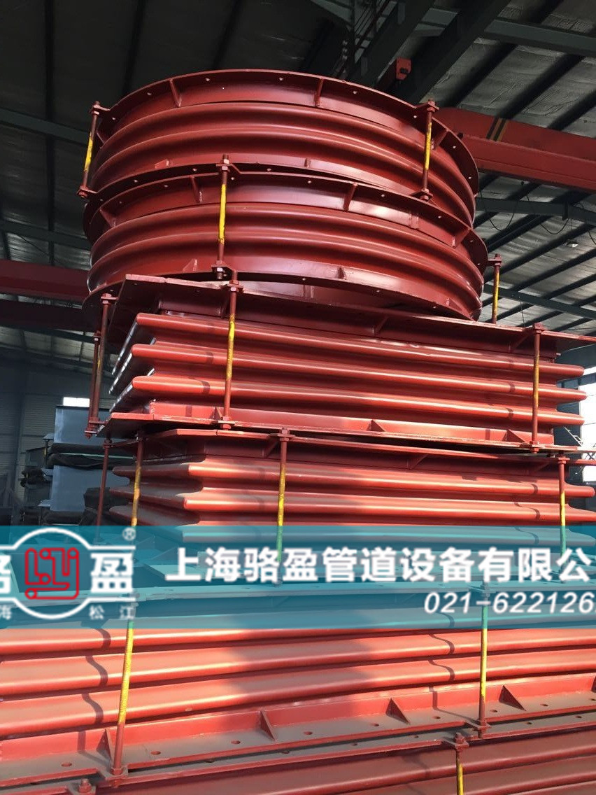 多種型號的非金屬補償器發貨現場